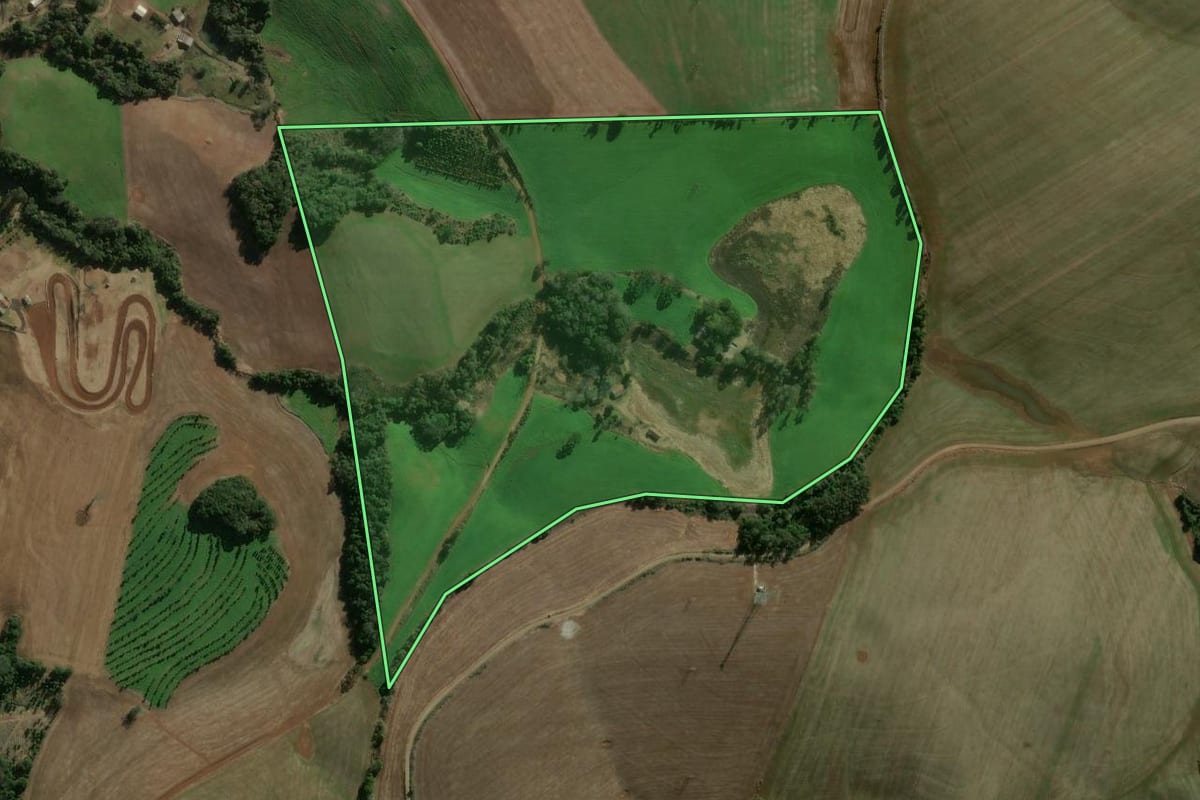 Imagem de satélite do imóvel rural em Erebango (RS), com o contorno declarado no CAR desenhado por cima.