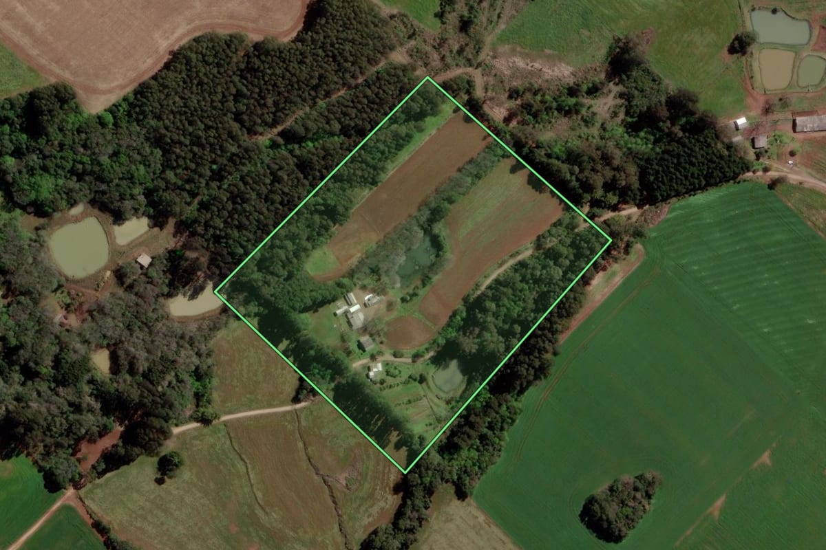 Imagem de satélite do imóvel rural em Erebango (RS), com o contorno declarado no CAR desenhado por cima.