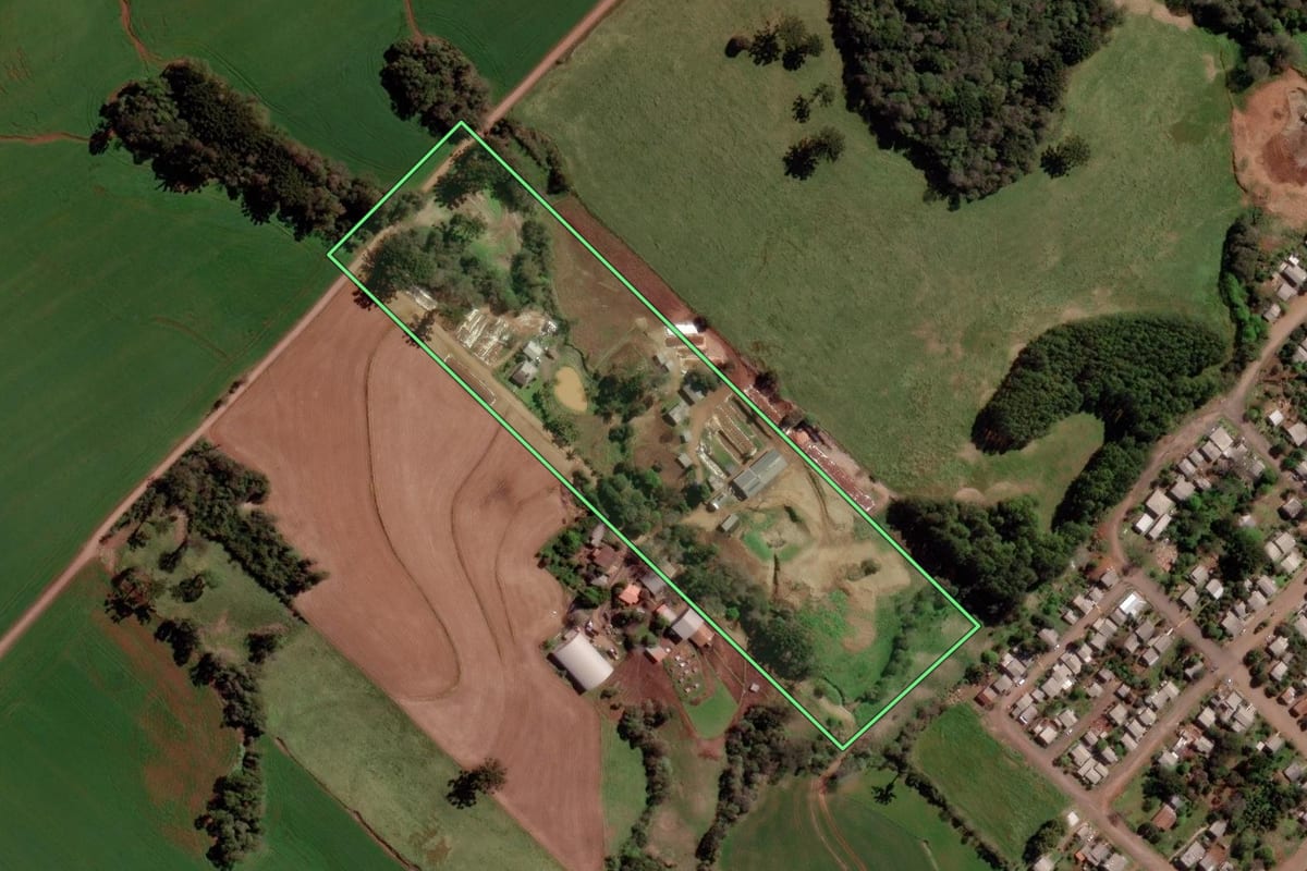 Imagem de satélite do imóvel rural em Erebango (RS), com o contorno declarado no CAR desenhado por cima.
