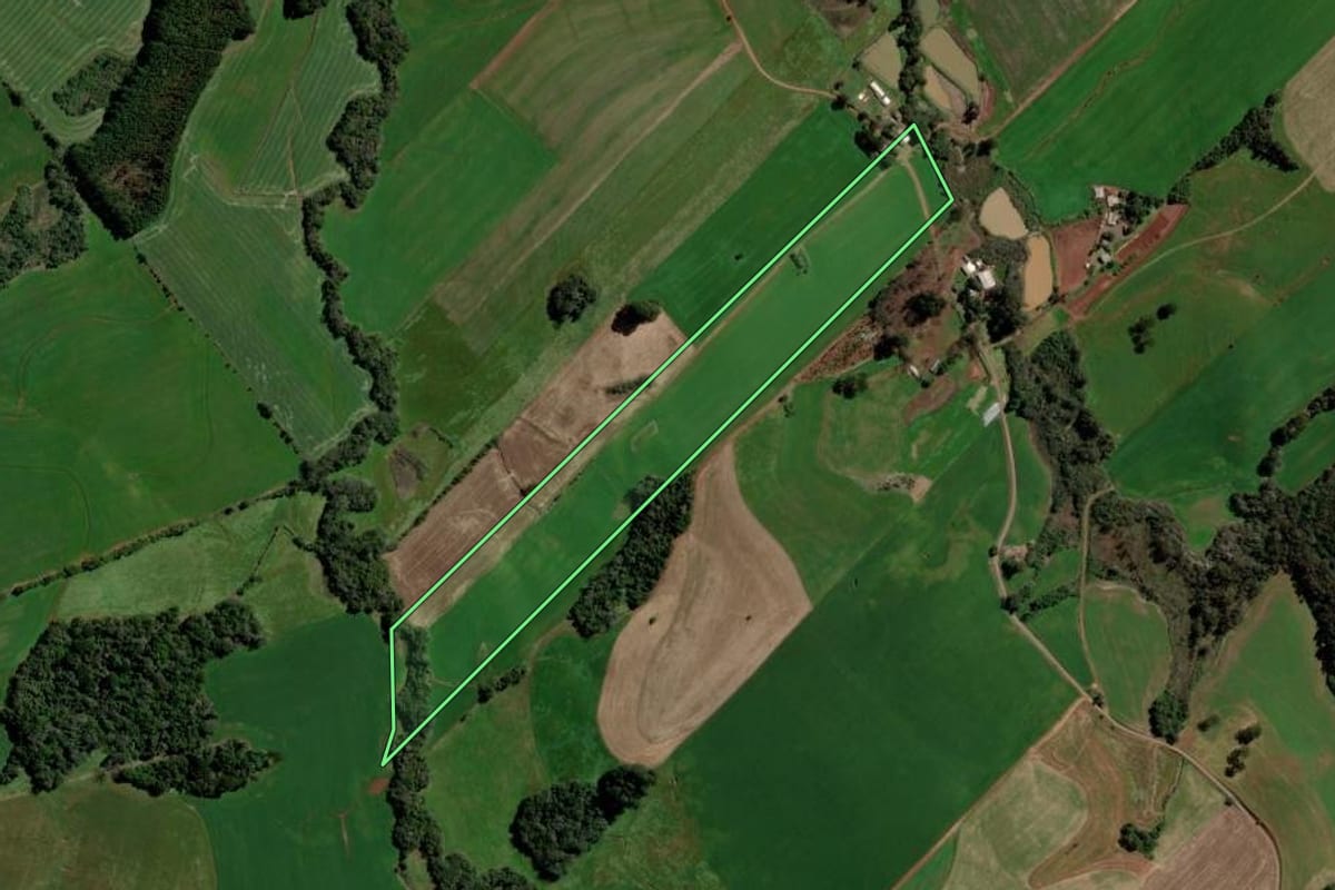 Imagem de satélite do imóvel rural em Erebango (RS), com o contorno declarado no CAR desenhado por cima.
