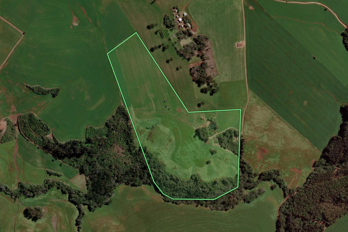 Imagem de satélite do imóvel rural em Erebango (RS), com o contorno declarado no CAR desenhado por cima.