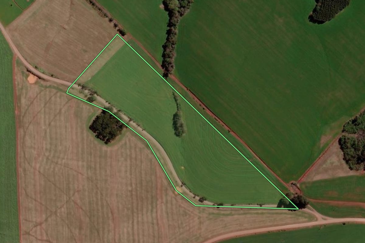 Imagem de satélite do imóvel rural em Erebango (RS), com o contorno declarado no CAR desenhado por cima.