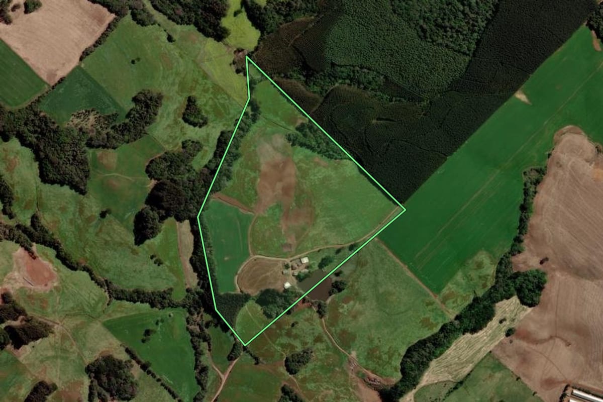 Imagem de satélite do imóvel rural em Erebango (RS), com o contorno declarado no CAR desenhado por cima.