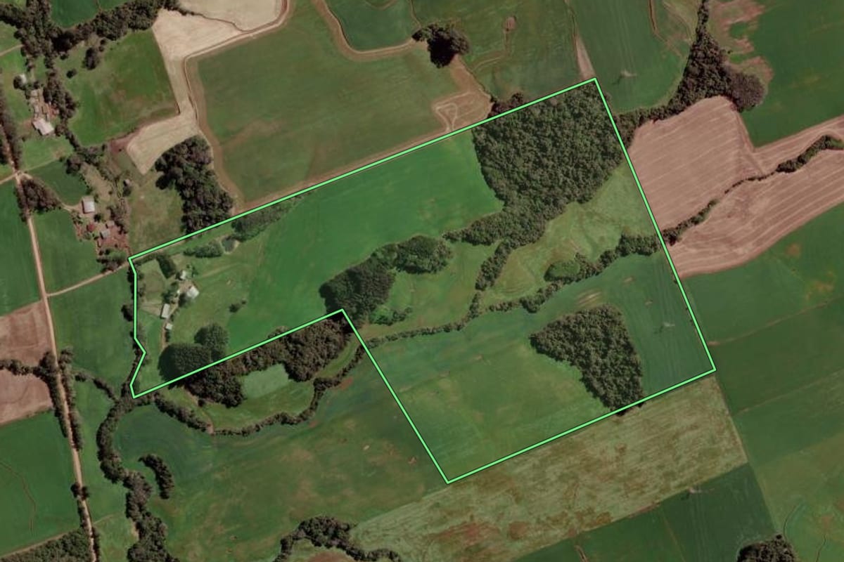 Imagem de satélite do imóvel rural em Erebango (RS), com o contorno declarado no CAR desenhado por cima.