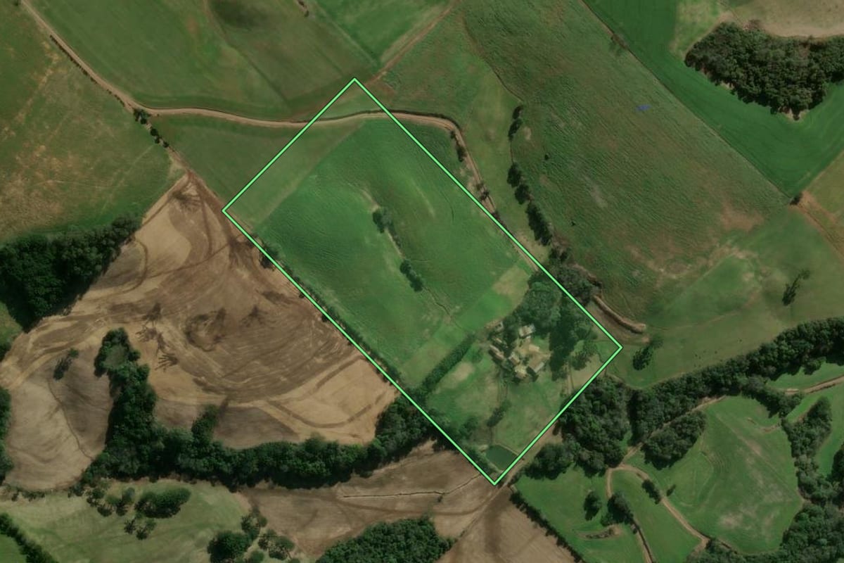 Imagem de satélite do imóvel rural em Erechim (RS), com o contorno declarado no CAR desenhado por cima.