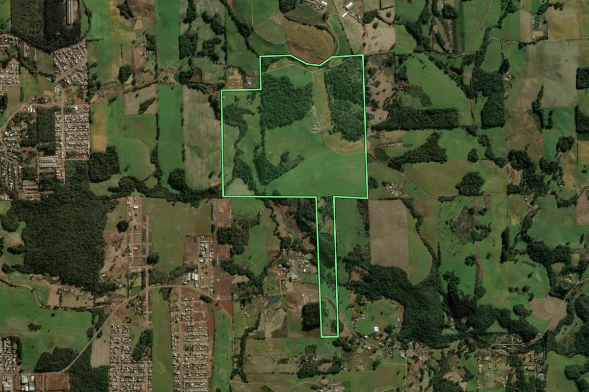 Imagem de satélite do imóvel rural em Erechim (RS), com o contorno declarado no CAR desenhado por cima.