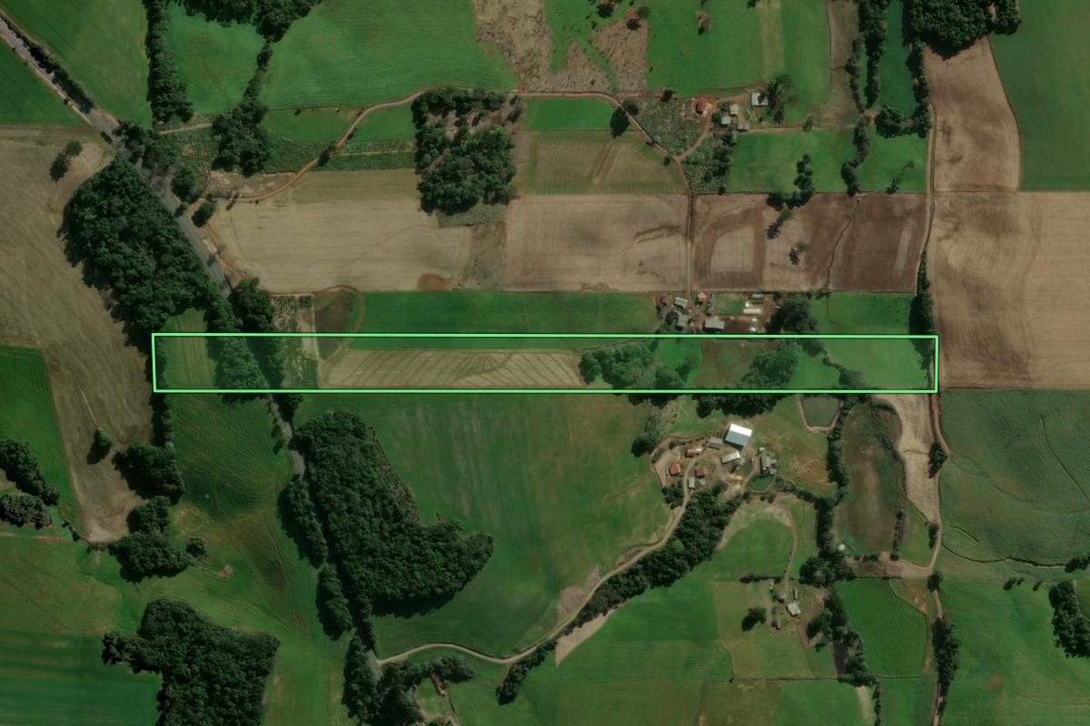 Imagem de satélite do imóvel rural em Erechim (RS), com o contorno declarado no CAR desenhado por cima.