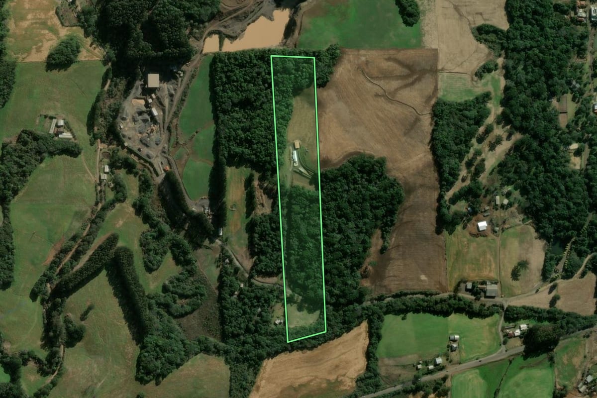 Imagem de satélite do imóvel rural em Erechim (RS), com o contorno declarado no CAR desenhado por cima.