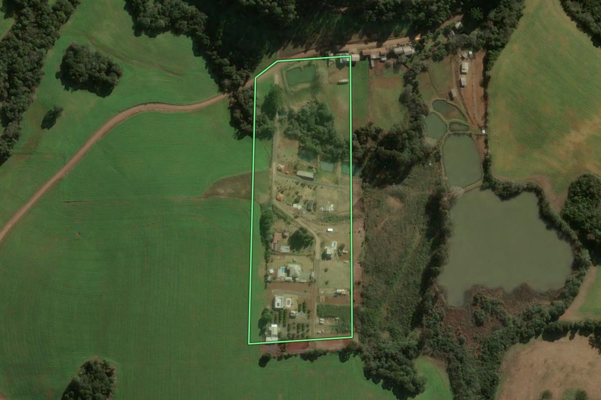 Imagem de satélite do imóvel rural em Erechim (RS), com o contorno declarado no CAR desenhado por cima.