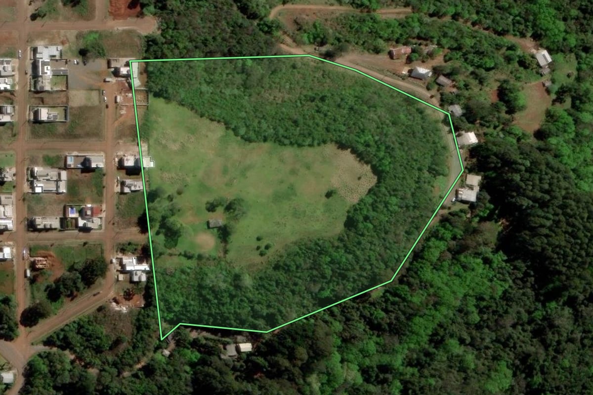 Imagem de satélite do imóvel rural em Erechim (RS), com o contorno declarado no CAR desenhado por cima.