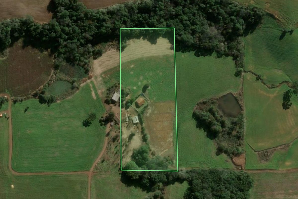 Imagem de satélite do imóvel rural em Erechim (RS), com o contorno declarado no CAR desenhado por cima.