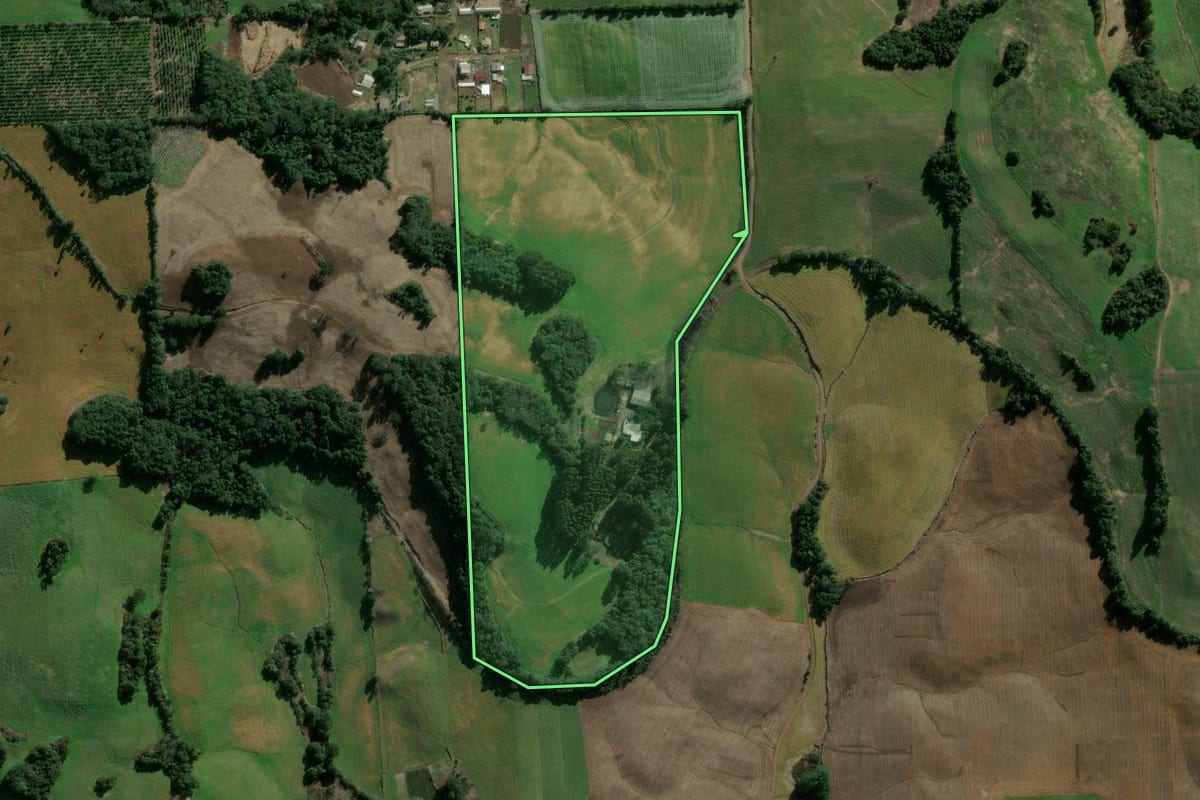 Imagem de satélite do imóvel rural em Erechim (RS), com o contorno declarado no CAR desenhado por cima.
