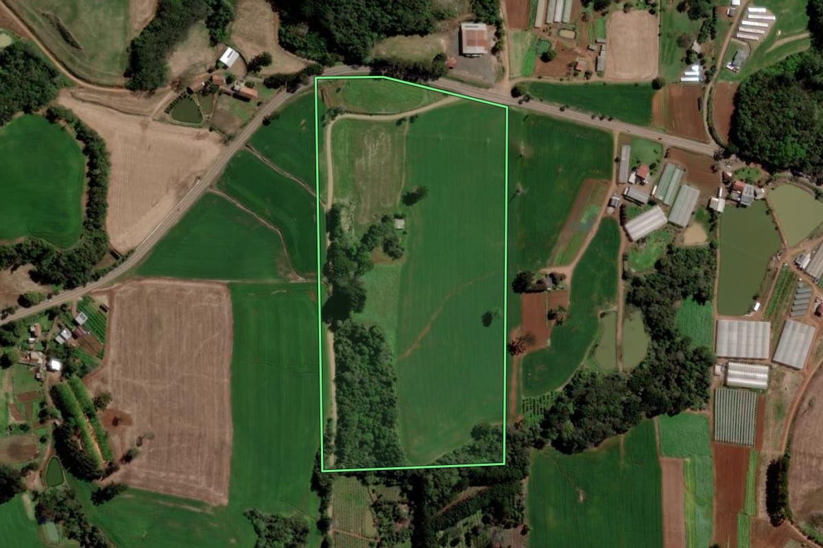 Imagem de satélite do imóvel rural em Erechim (RS), com o contorno declarado no CAR desenhado por cima.