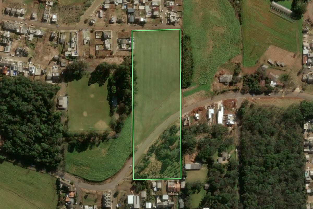 Imagem de satélite do imóvel rural em Erechim (RS), com o contorno declarado no CAR desenhado por cima.