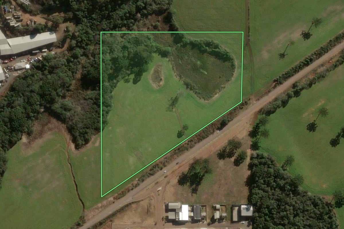 Imagem de satélite do imóvel rural em Erechim (RS), com o contorno declarado no CAR desenhado por cima.