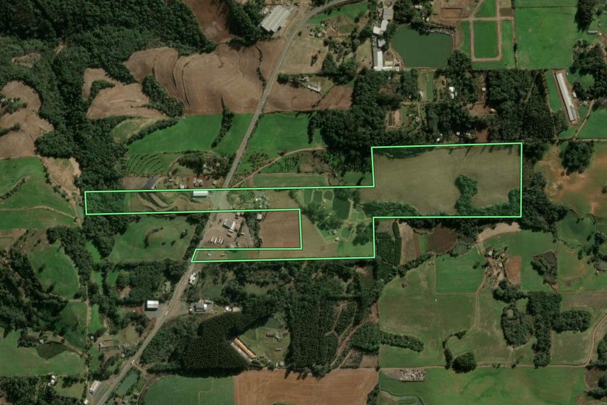Imagem de satélite do imóvel rural em Erechim (RS), com o contorno declarado no CAR desenhado por cima.
