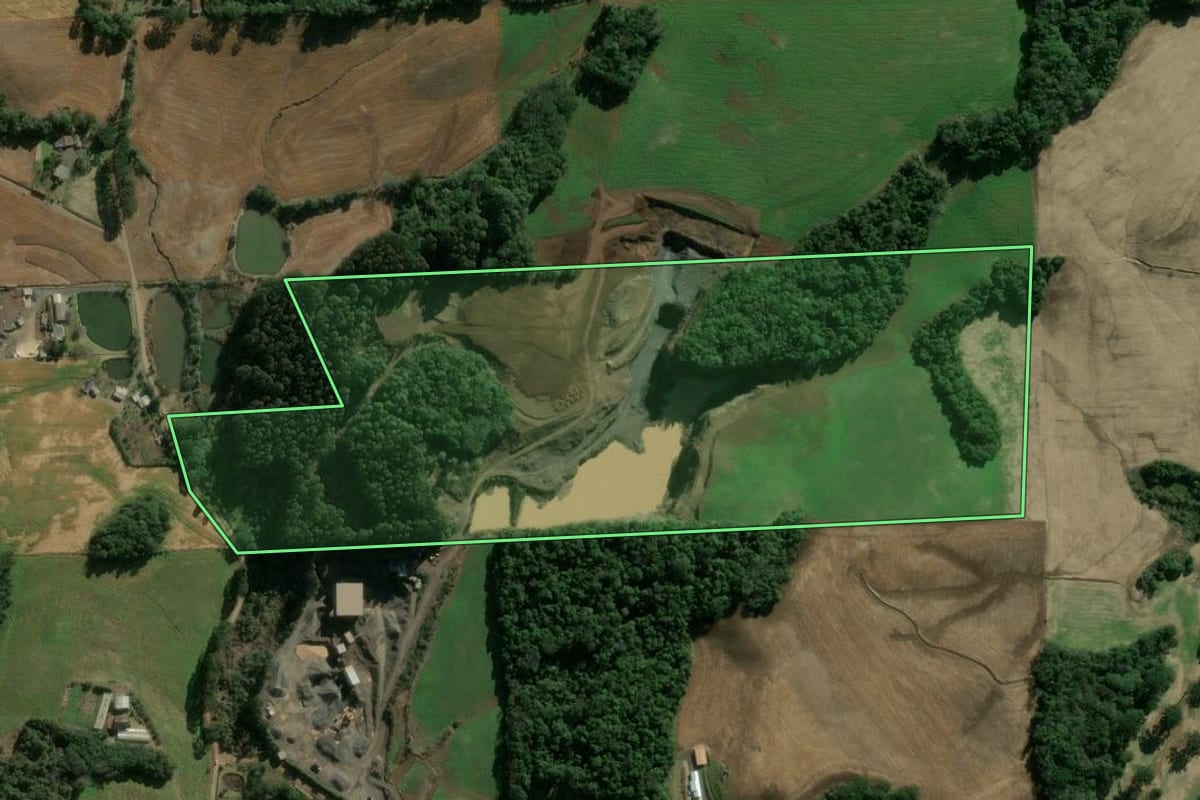 Imagem de satélite do imóvel rural em Erechim (RS), com o contorno declarado no CAR desenhado por cima.