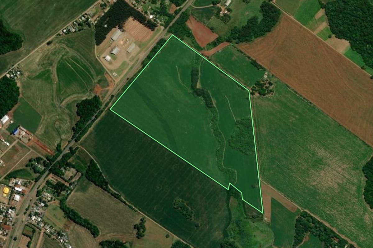 Imagem de satélite do imóvel rural em Ernestina (RS), com o contorno declarado no CAR desenhado por cima.