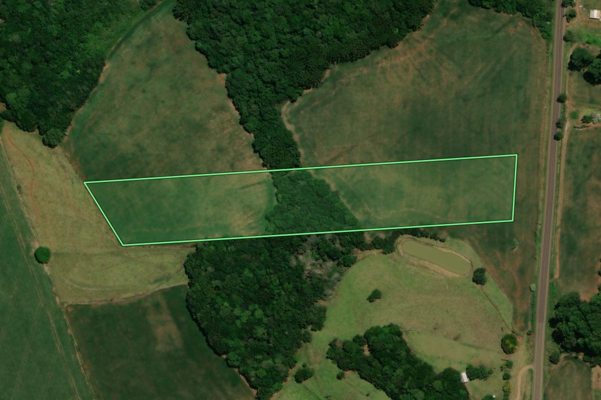 Imagem de satélite do imóvel rural em Ernestina (RS), com o contorno declarado no CAR desenhado por cima.
