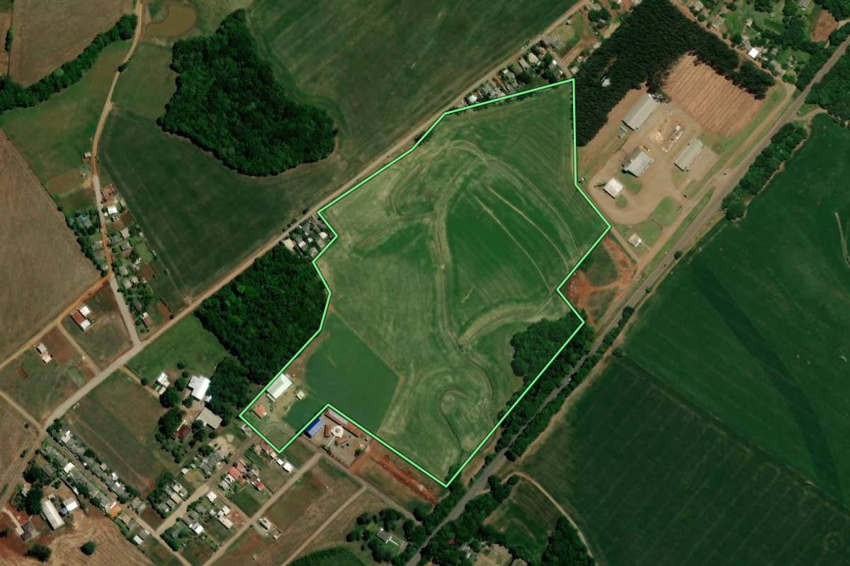Imagem de satélite do imóvel rural em Ernestina (RS), com o contorno declarado no CAR desenhado por cima.