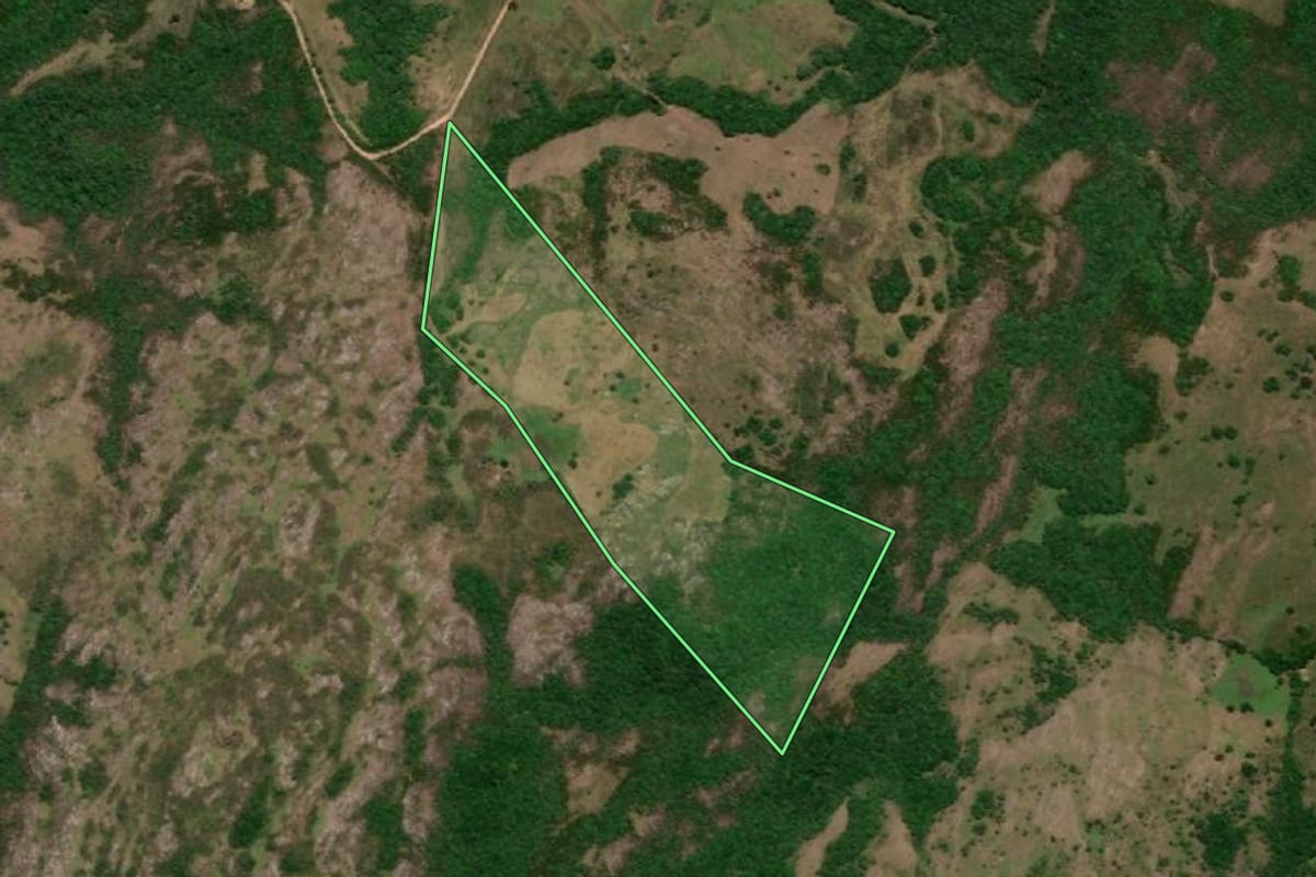 Imagem de satélite do imóvel rural em Herval (RS), com o contorno declarado no CAR desenhado por cima.