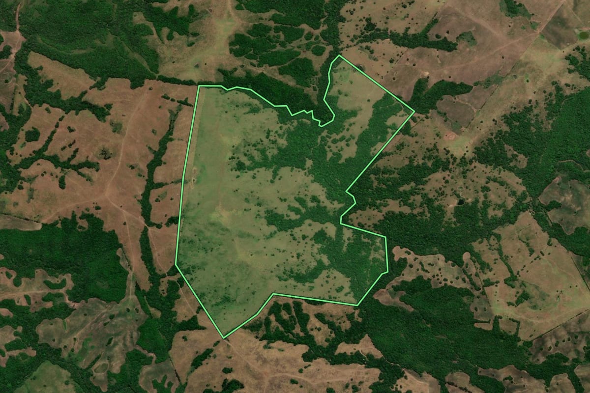 Imagem de satélite do imóvel rural em Herval (RS), com o contorno declarado no CAR desenhado por cima.
