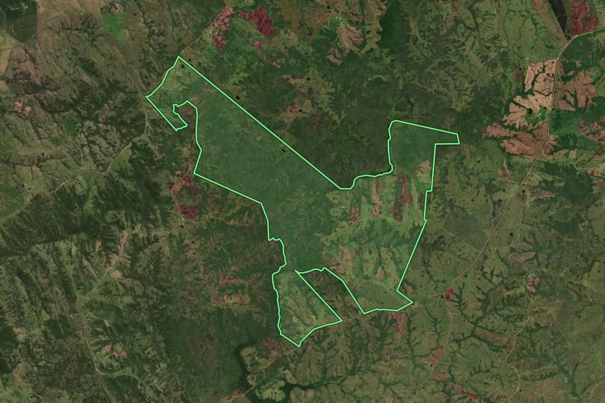 Imagem de satélite do imóvel rural em Herval (RS), com o contorno declarado no CAR desenhado por cima.