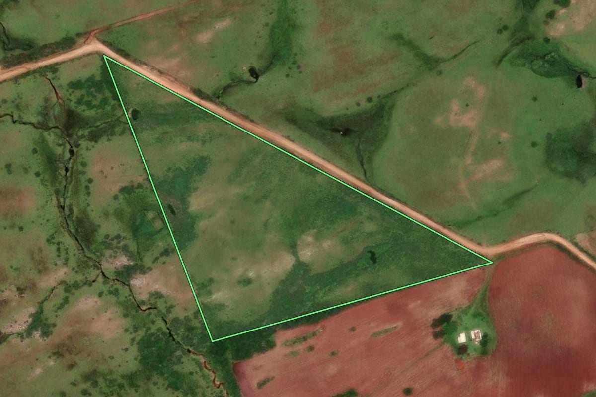 Imagem de satélite do imóvel rural em Herval (RS), com o contorno declarado no CAR desenhado por cima.