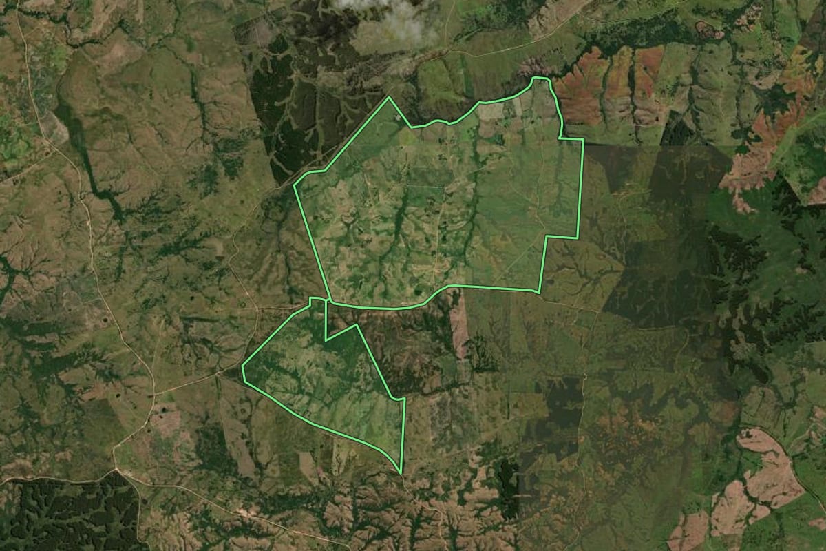 Imagem de satélite do imóvel rural em Herval (RS), com o contorno declarado no CAR desenhado por cima.
