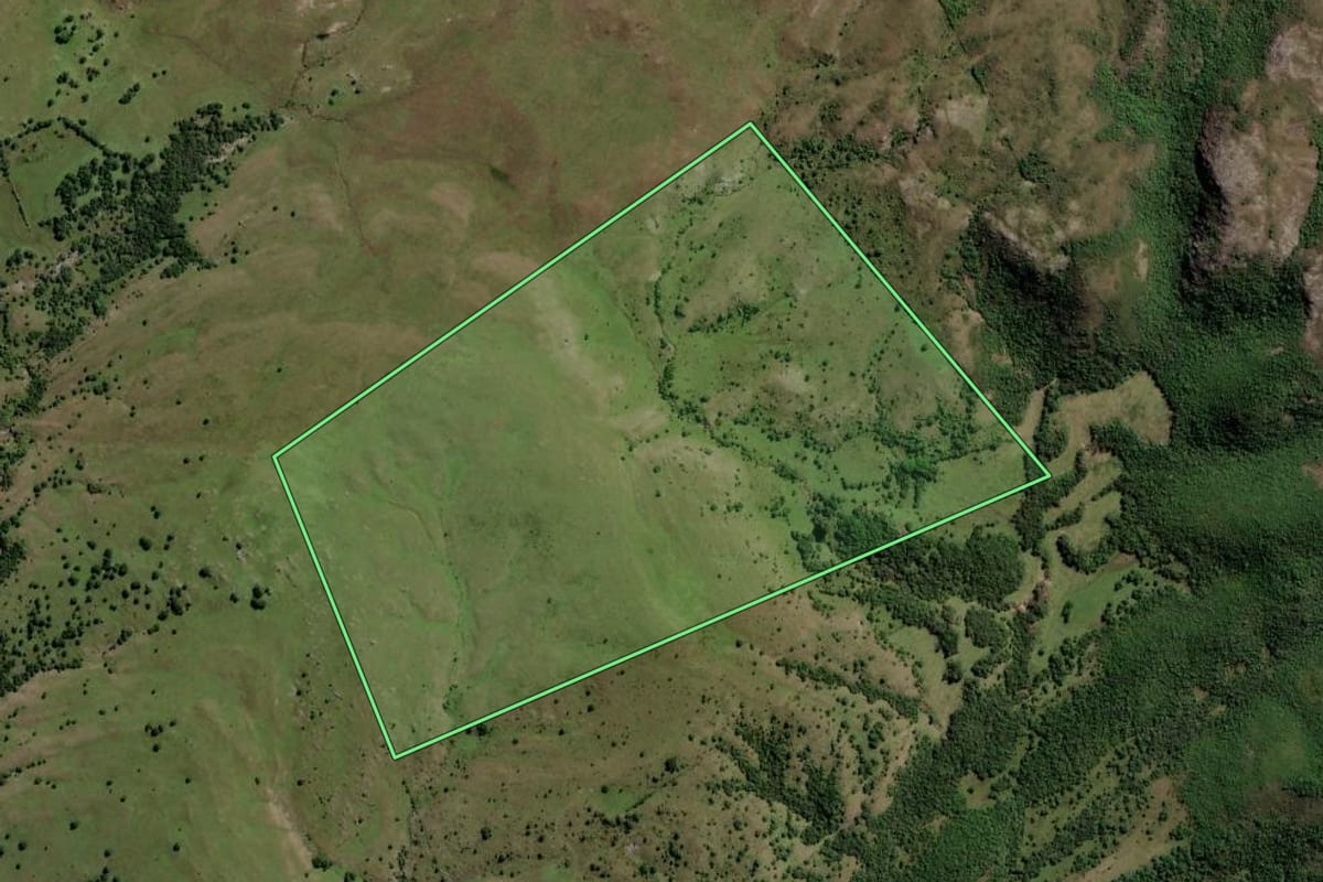 Imagem de satélite do imóvel rural em Herval (RS), com o contorno declarado no CAR desenhado por cima.