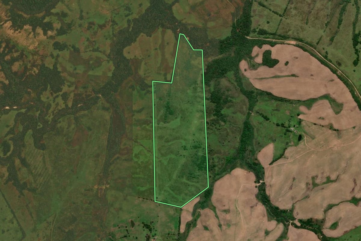 Imagem de satélite do imóvel rural em Herval (RS), com o contorno declarado no CAR desenhado por cima.