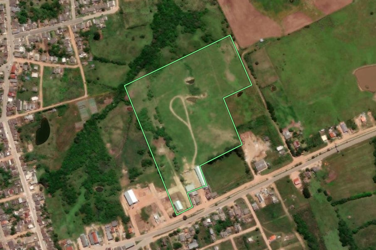 Imagem de satélite do imóvel rural em Herval (RS), com o contorno declarado no CAR desenhado por cima.
