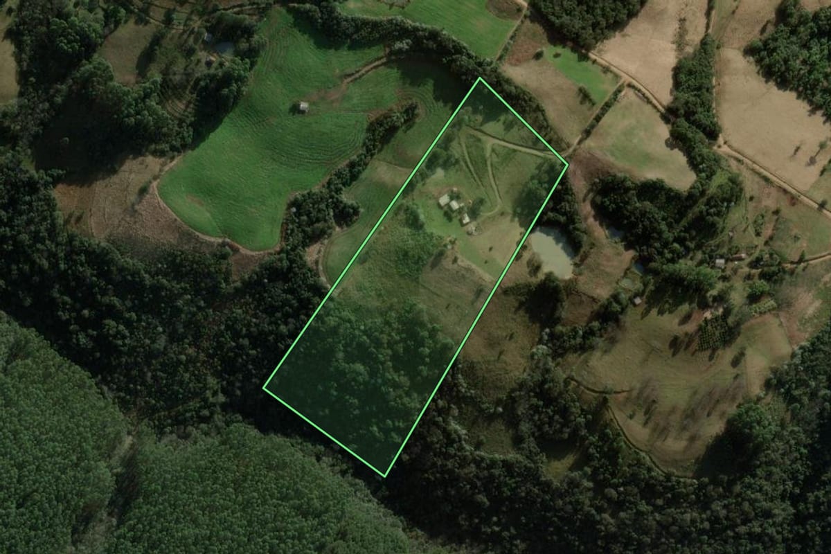 Imagem de satélite do imóvel rural em Erval Grande (RS), com o contorno declarado no CAR desenhado por cima.