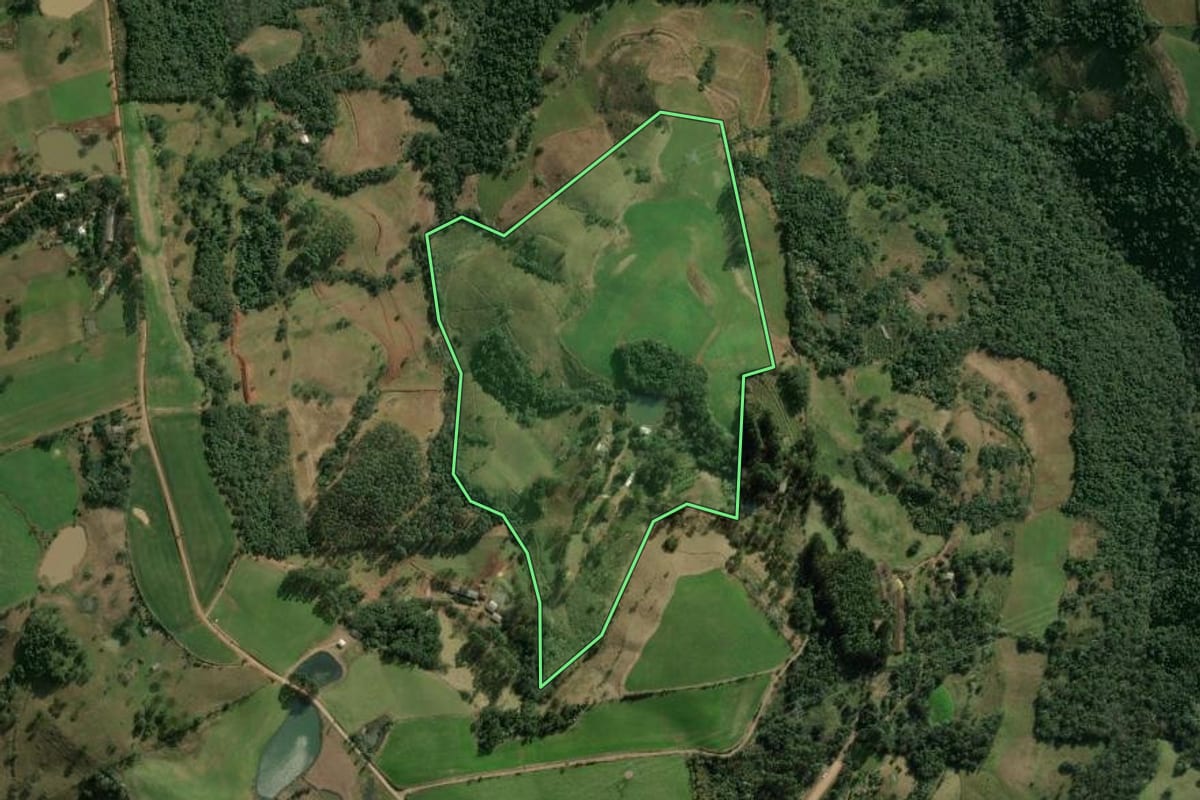 Imagem de satélite do imóvel rural em Erval Grande (RS), com o contorno declarado no CAR desenhado por cima.