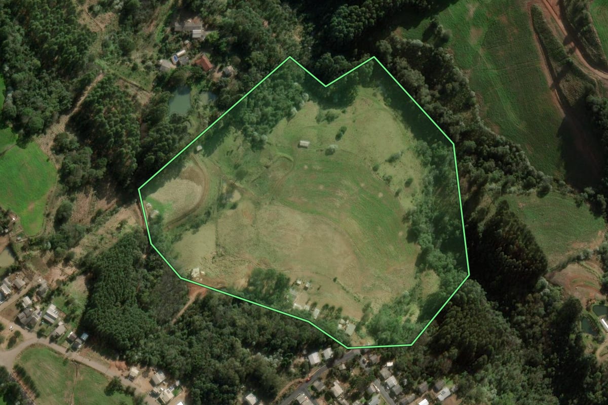 Imagem de satélite do imóvel rural em Erval Grande (RS), com o contorno declarado no CAR desenhado por cima.