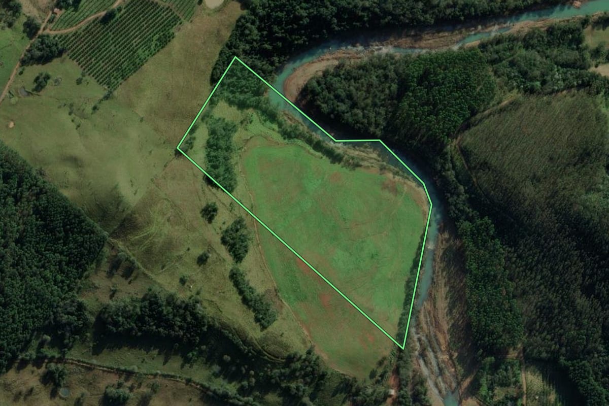 Imagem de satélite do imóvel rural em Erval Grande (RS), com o contorno declarado no CAR desenhado por cima.