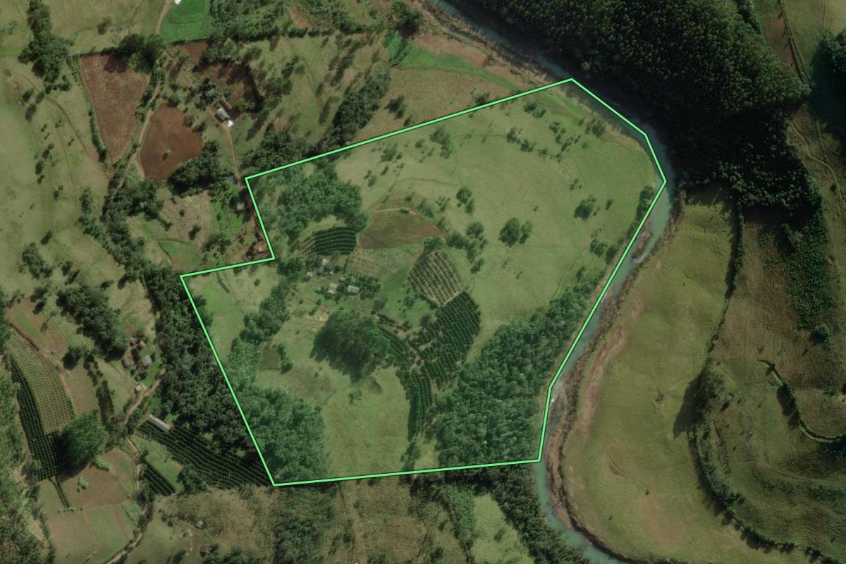 Imagem de satélite do imóvel rural em Erval Grande (RS), com o contorno declarado no CAR desenhado por cima.