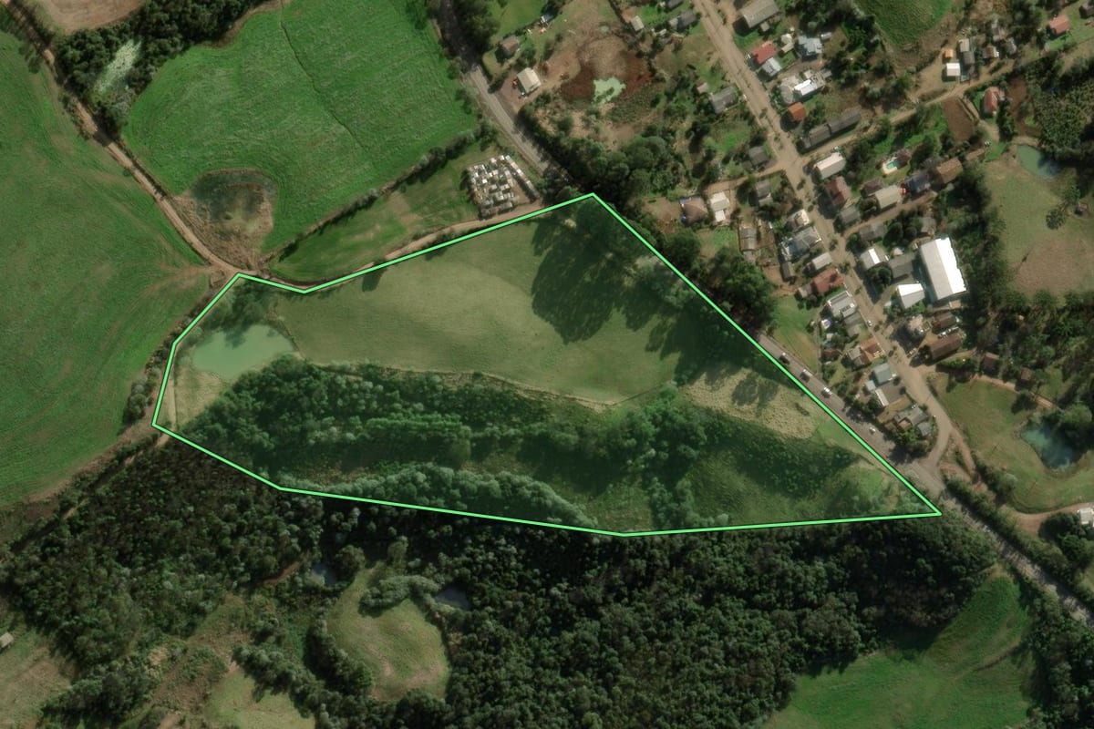 Imagem de satélite do imóvel rural em Erval Grande (RS), com o contorno declarado no CAR desenhado por cima.