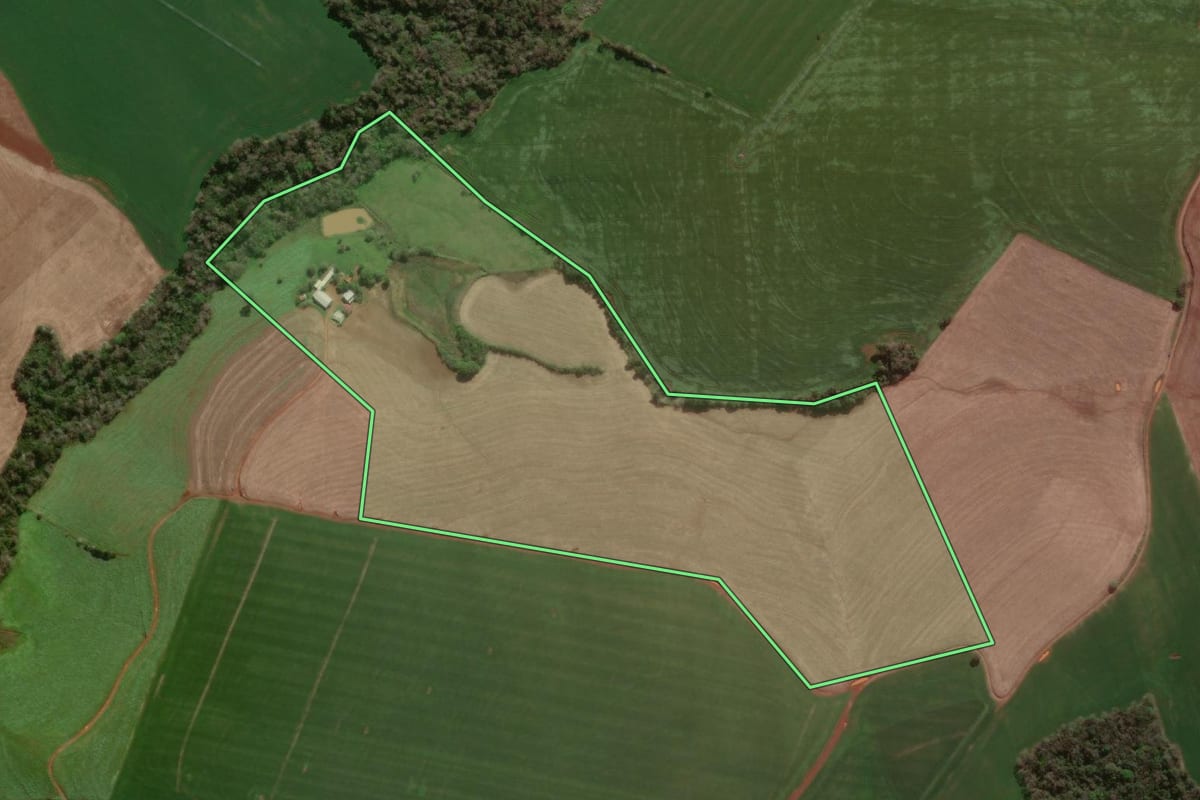 Imagem de satélite do imóvel rural em Erval Seco (RS), com o contorno declarado no CAR desenhado por cima.