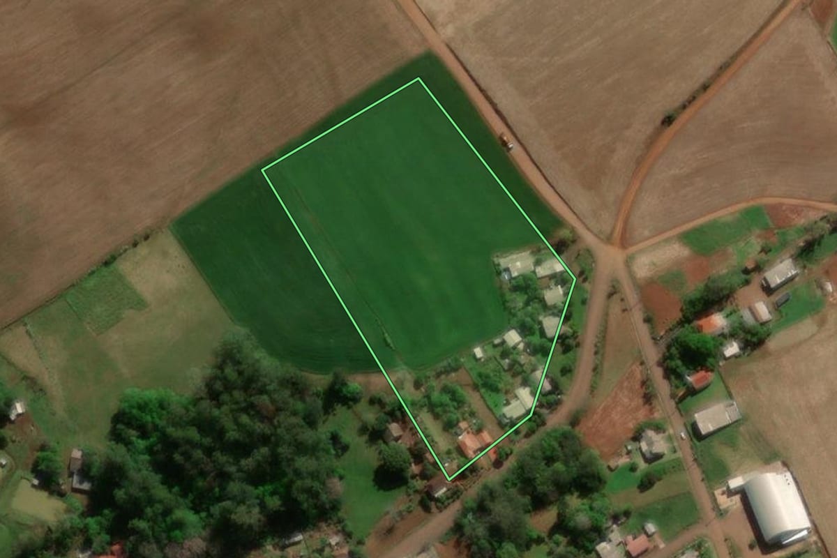 Imagem de satélite do imóvel rural em Erval Seco (RS), com o contorno declarado no CAR desenhado por cima.