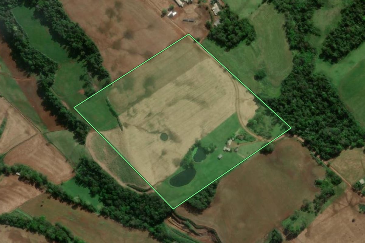 Imagem de satélite do imóvel rural em Erval Seco (RS), com o contorno declarado no CAR desenhado por cima.