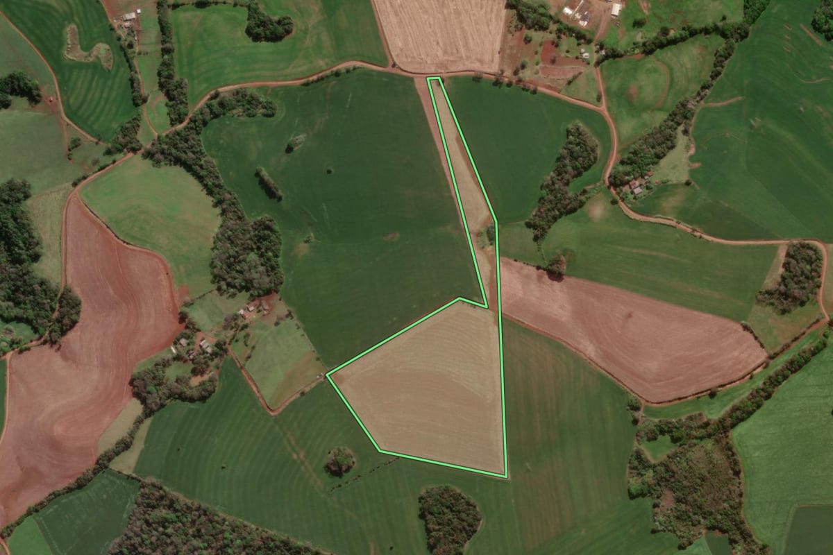 Imagem de satélite do imóvel rural em Erval Seco (RS), com o contorno declarado no CAR desenhado por cima.