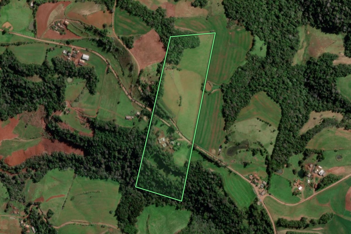 Imagem de satélite do imóvel rural em Erval Seco (RS), com o contorno declarado no CAR desenhado por cima.