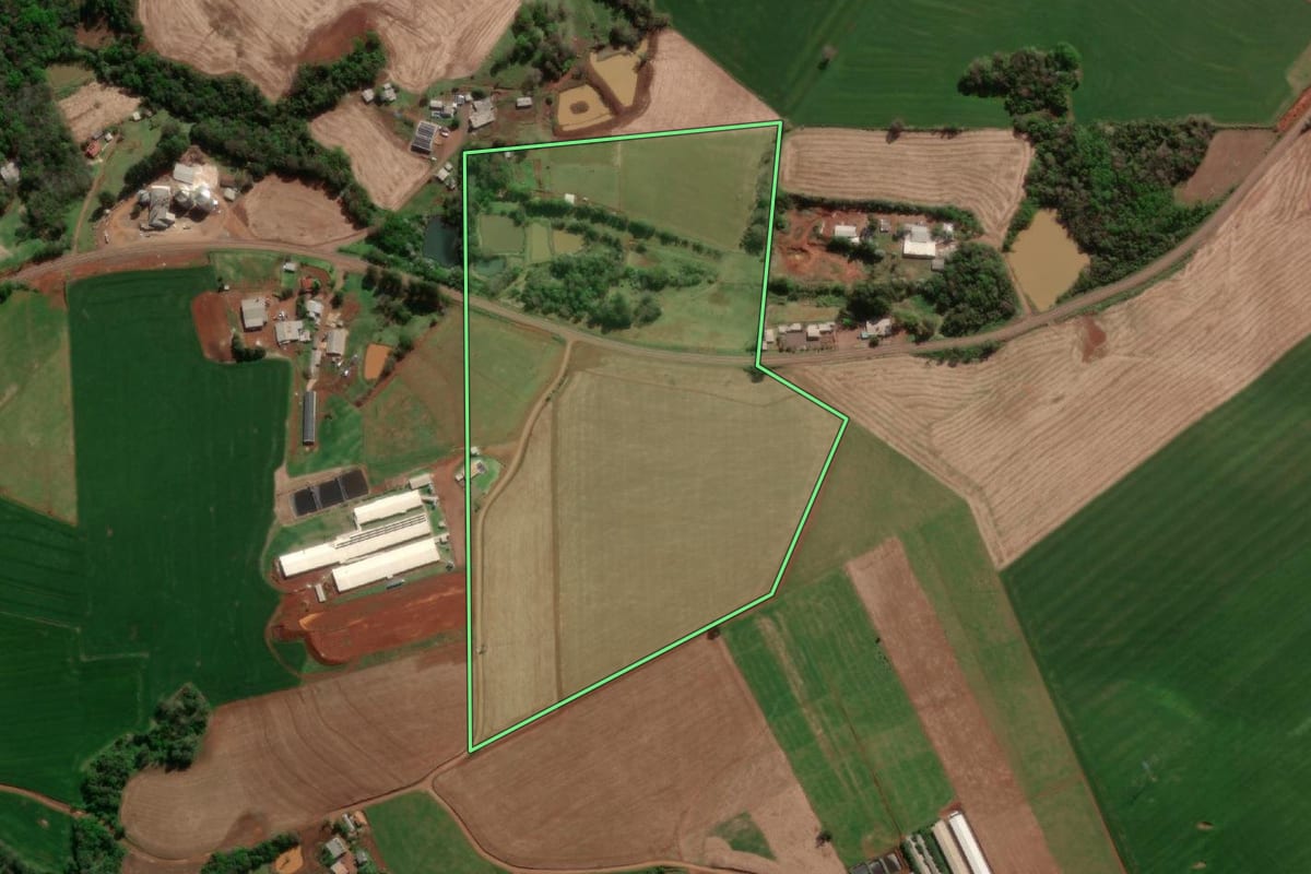 Imagem de satélite do imóvel rural em Erval Seco (RS), com o contorno declarado no CAR desenhado por cima.