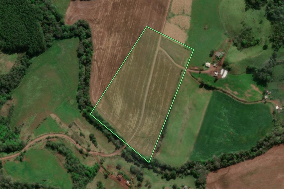 Imagem de satélite do imóvel rural em Erval Seco (RS), com o contorno declarado no CAR desenhado por cima.