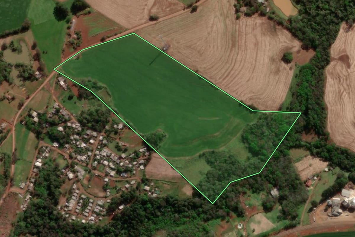 Imagem de satélite do imóvel rural em Erval Seco (RS), com o contorno declarado no CAR desenhado por cima.