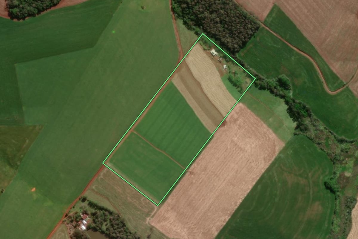 Imagem de satélite do imóvel rural em Erval Seco (RS), com o contorno declarado no CAR desenhado por cima.