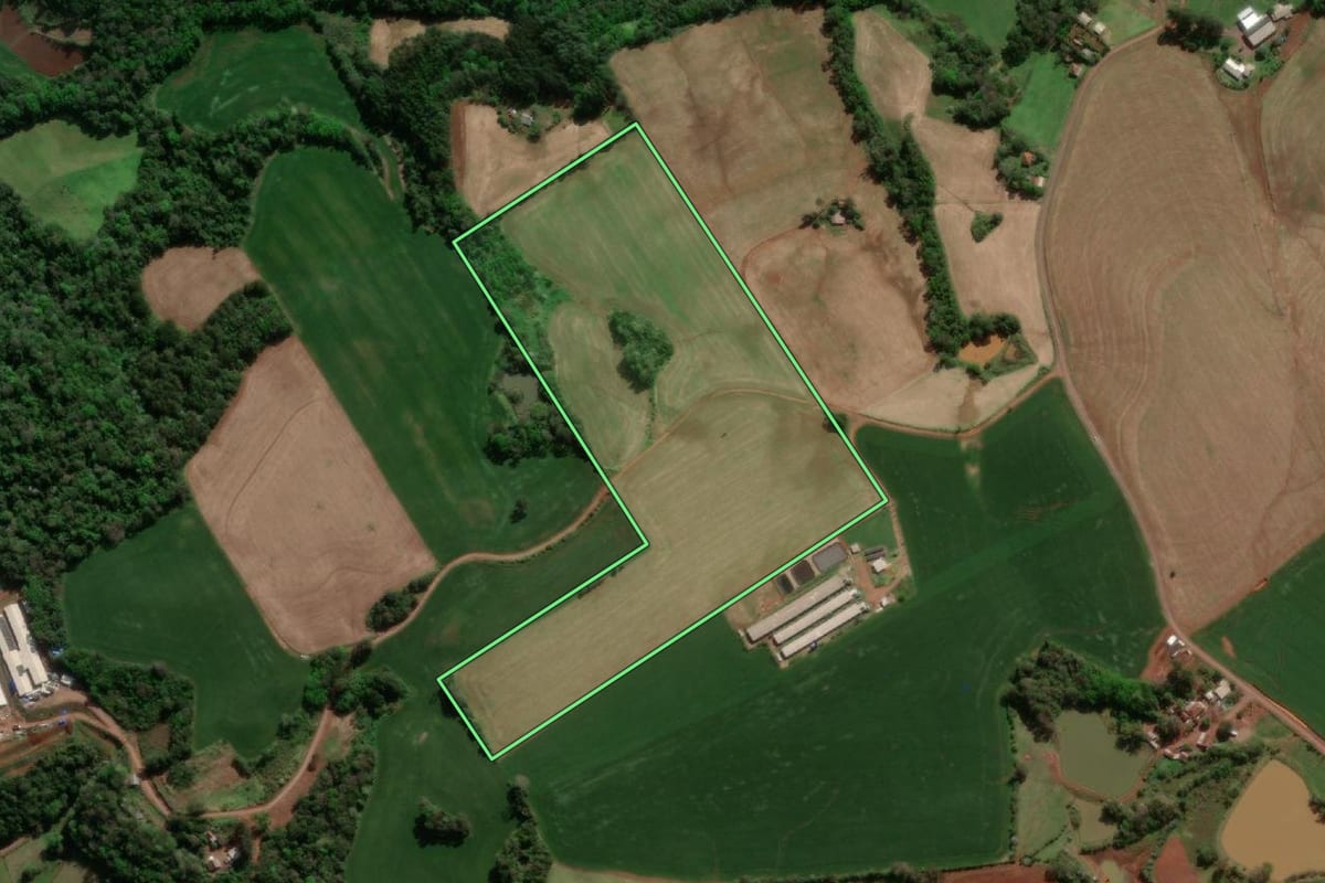 Imagem de satélite do imóvel rural em Erval Seco (RS), com o contorno declarado no CAR desenhado por cima.