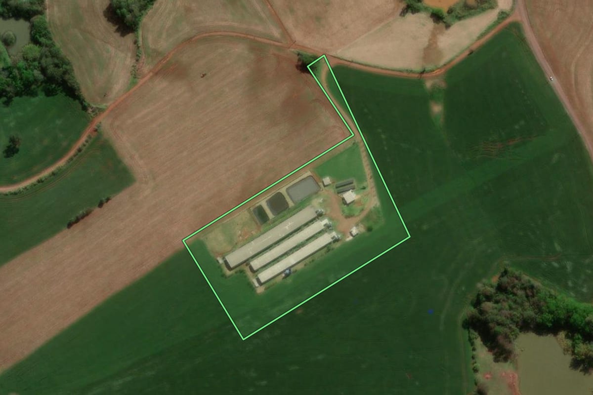 Imagem de satélite do imóvel rural em Erval Seco (RS), com o contorno declarado no CAR desenhado por cima.