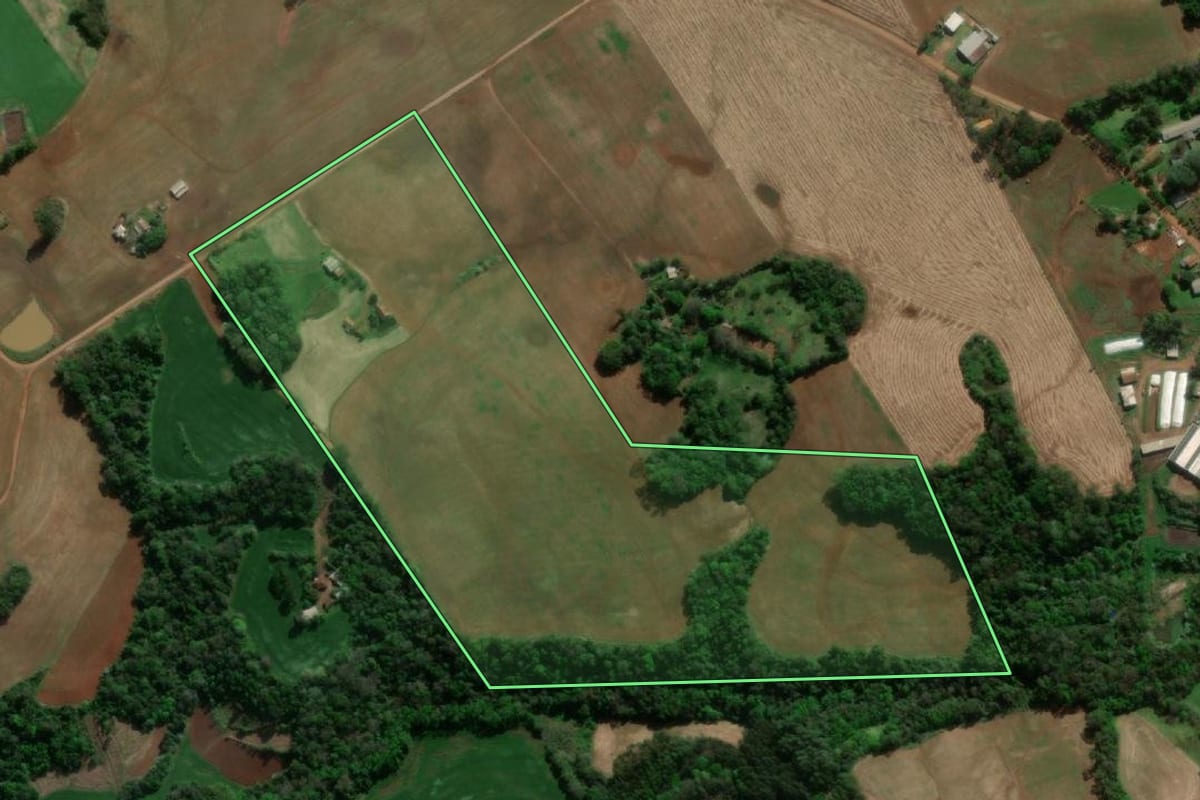 Imagem de satélite do imóvel rural em Erval Seco (RS), com o contorno declarado no CAR desenhado por cima.